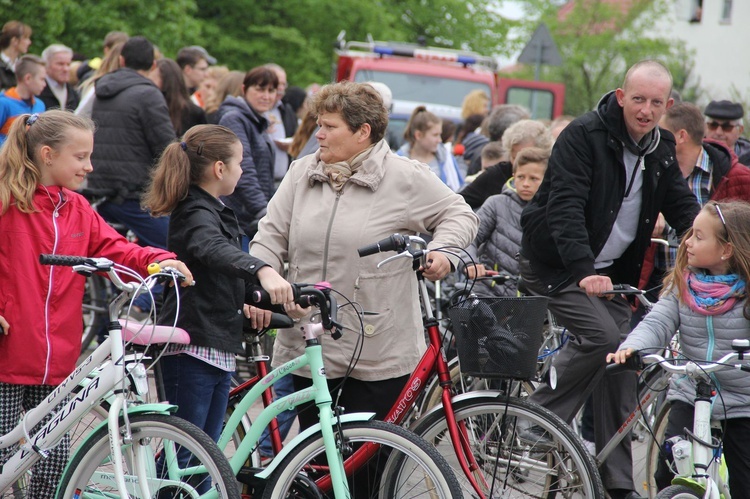 Motocykliści w kościele w Zgórsku