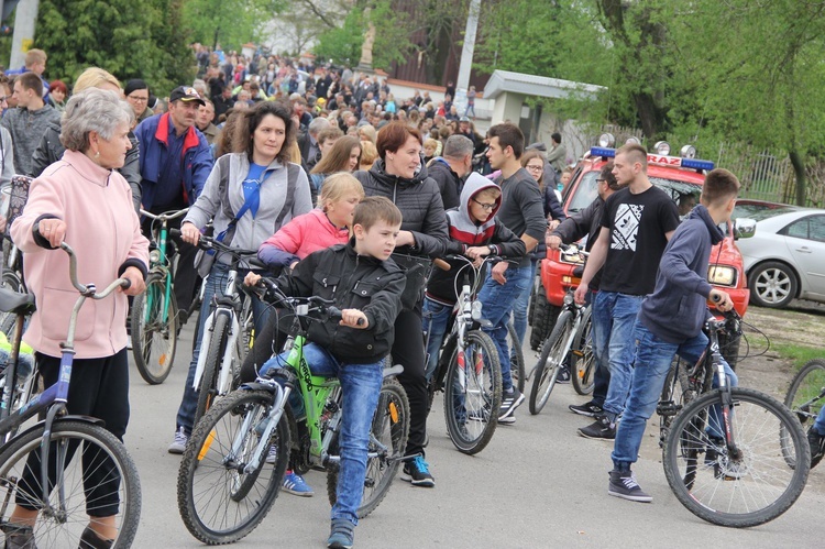 Motocykliści w kościele w Zgórsku