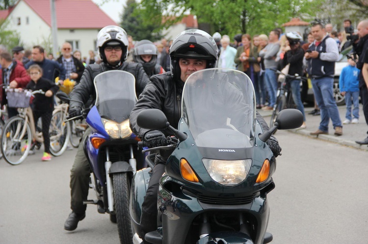 Motocykliści w kościele w Zgórsku