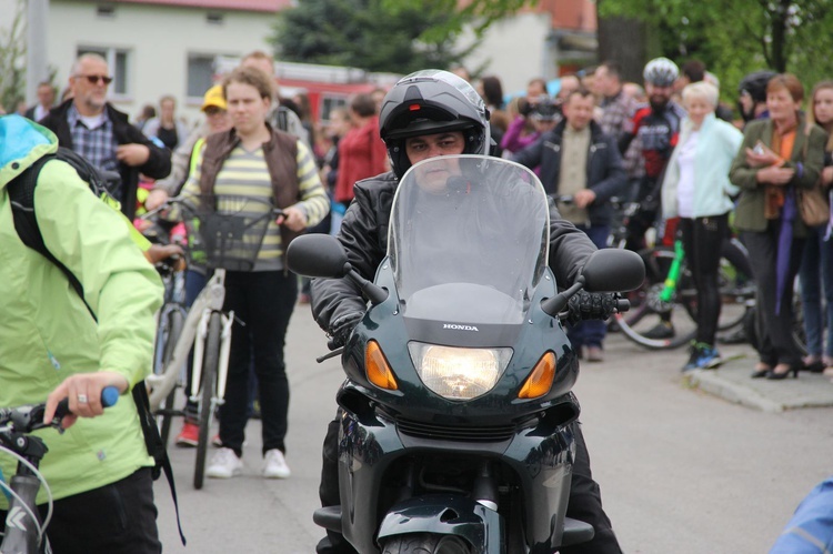 Motocykliści w kościele w Zgórsku