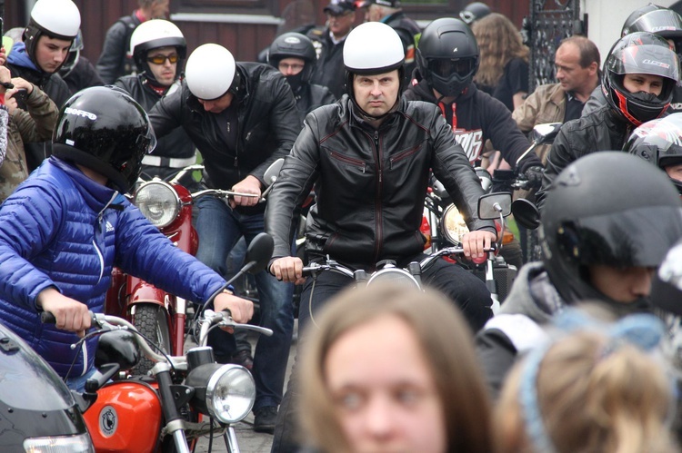 Motocykliści w kościele w Zgórsku