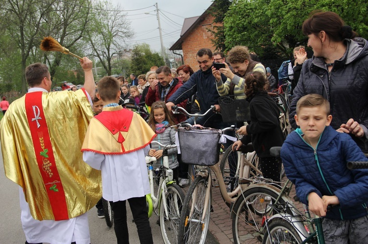 Motocykliści w kościele w Zgórsku