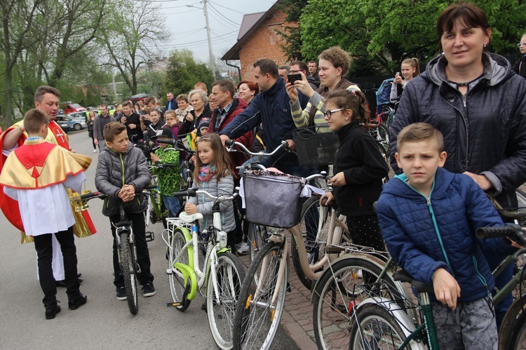 Motocykliści w kościele w Zgórsku