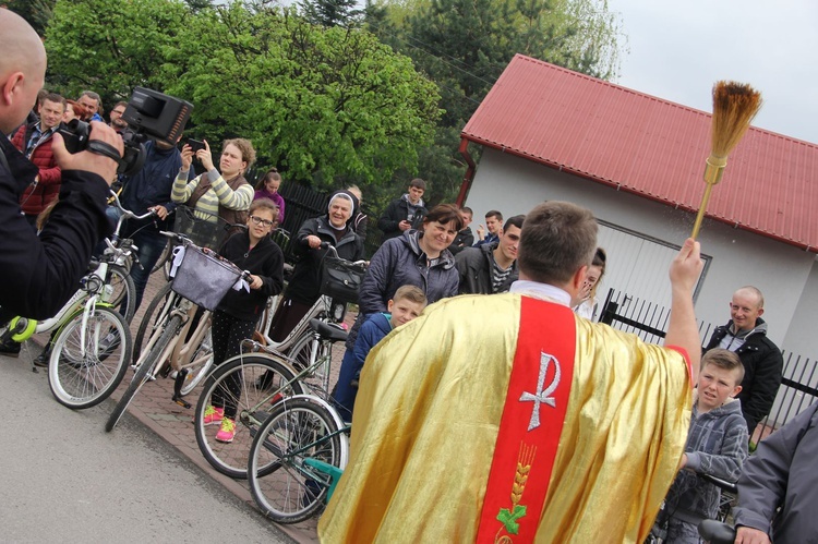 Motocykliści w kościele w Zgórsku