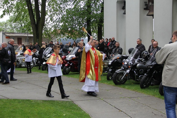 Motocykliści w kościele w Zgórsku