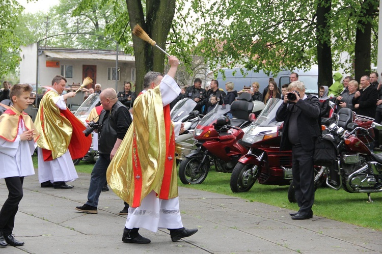 Motocykliści w kościele w Zgórsku