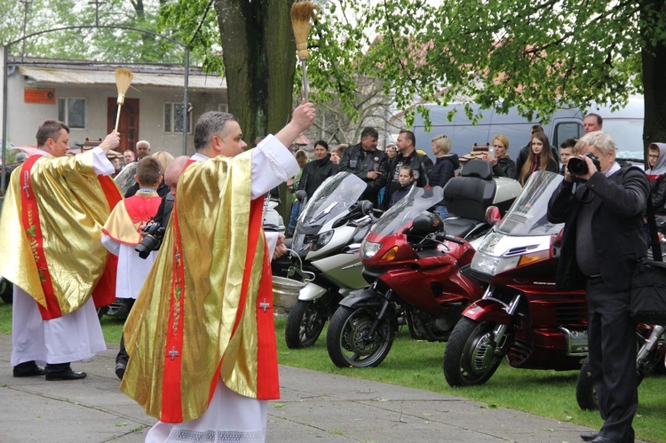 Motocykliści w kościele w Zgórsku