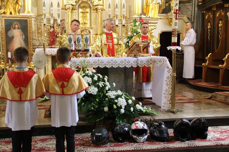 Motocykliści w kościele w Zgórsku