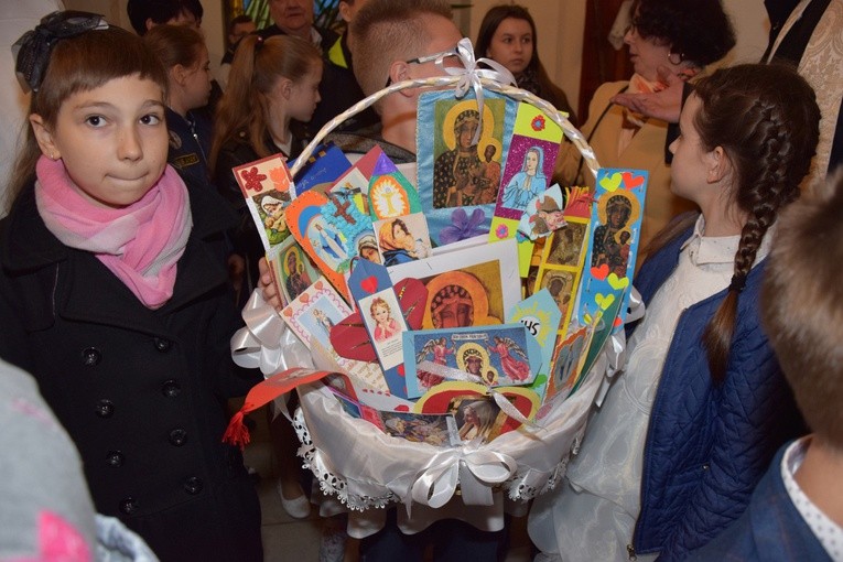 Powitanie ikony MB Częstochowskiej w Ostrowach