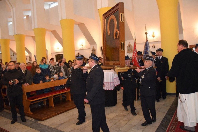 Powitanie ikony MB Częstochowskiej w Ostrowach