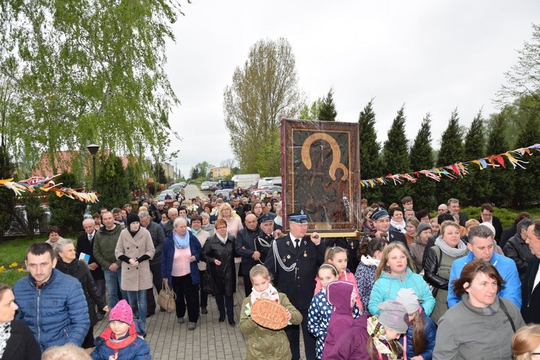Powitanie ikony MB Częstochowskiej w Ostrowach