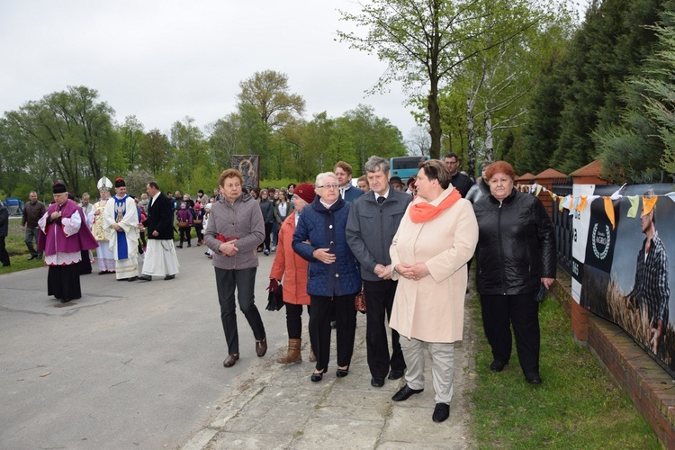 Powitanie ikony MB Częstochowskiej w Ostrowach