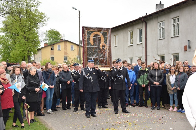 Powitanie ikony MB Częstochowskiej w Ostrowach