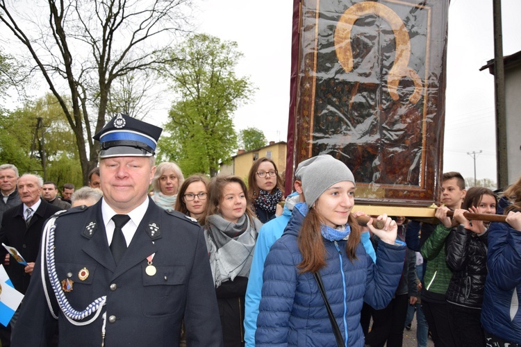 Powitanie ikony MB Częstochowskiej w Ostrowach