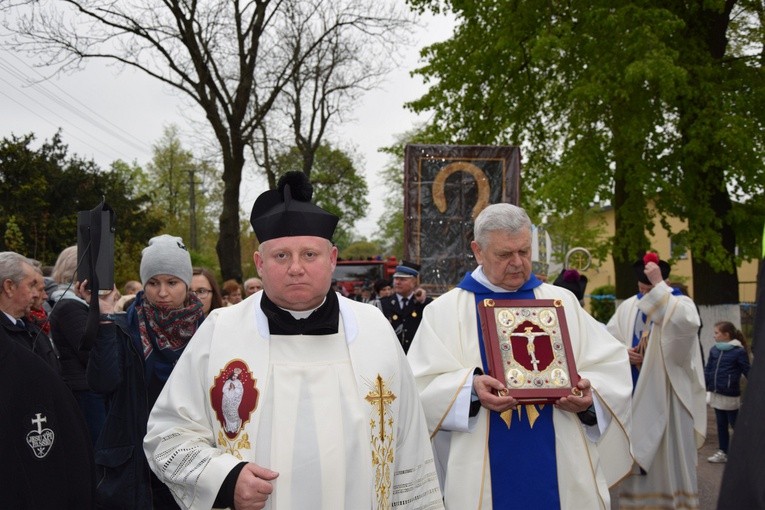 Powitanie ikony MB Częstochowskiej w Ostrowach
