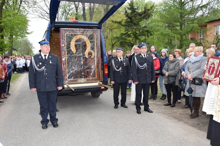 Powitanie ikony MB Częstochowskiej w Ostrowach