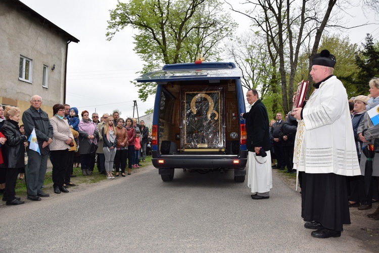 Powitanie ikony MB Częstochowskiej w Ostrowach