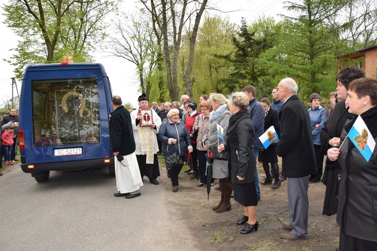 Powitanie ikony MB Częstochowskiej w Ostrowach