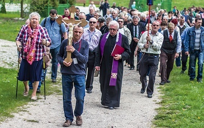 ▲	– Alkoholizm to najtragiczniejsza choroba świata. Jest śmiertelna i nieuleczalna, rujnuje wszystko – mówi ks. Alicki. 