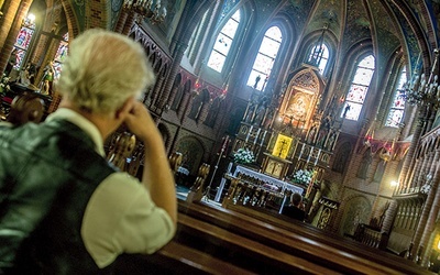 ▲	Od 1 maja  do 31 października można uzyskać odpust zupełny, nawiedzając sanktuarium Najświętszej Maryi Panny.