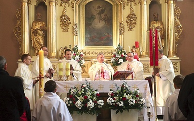 Mszy św. przewodniczył ordynariusz radomski.