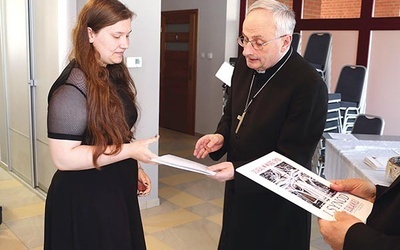 ▲	Uroczyste wręczenie nominacji na synod.