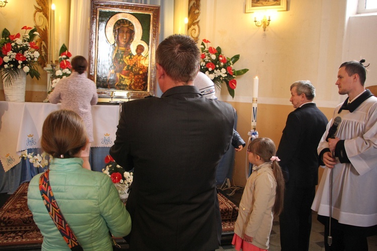 Powitanie ikony MB Częstochowskiej w Dąbrowicach