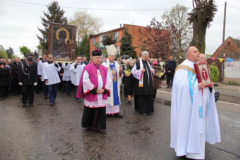 Powitanie ikony MB Częstochowskiej w Dąbrowicach