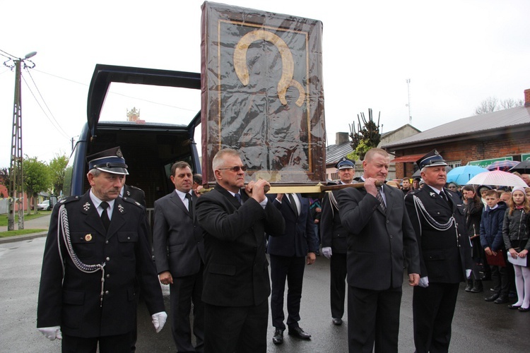 Powitanie ikony MB Częstochowskiej w Dąbrowicach