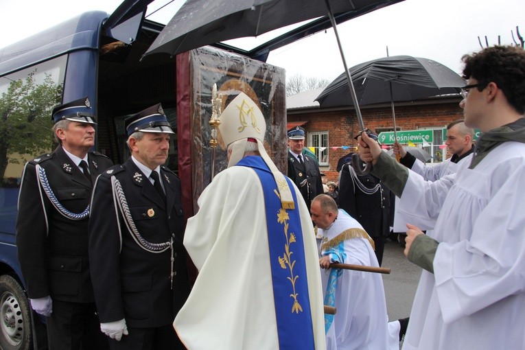 Powitanie ikony MB Częstochowskiej w Dąbrowicach
