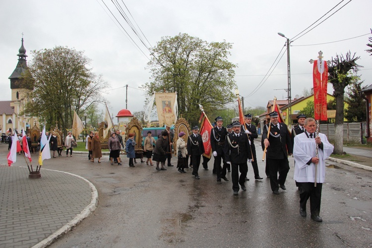 Powitanie ikony MB Częstochowskiej w Dąbrowicach