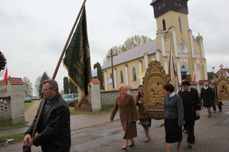 Powitanie ikony MB Częstochowskiej w Dąbrowicach
