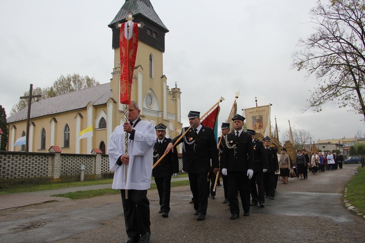 Powitanie ikony MB Częstochowskiej w Dąbrowicach