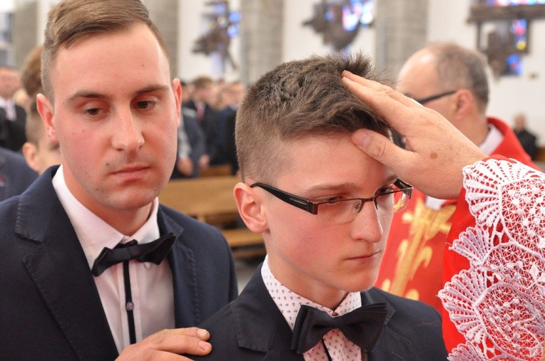 Bierzmowanie w Męcinie