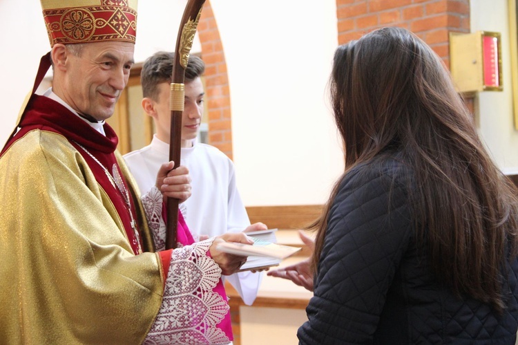 Bierzmowanie w kościele św. Stanisława Kostki w Tarnowie