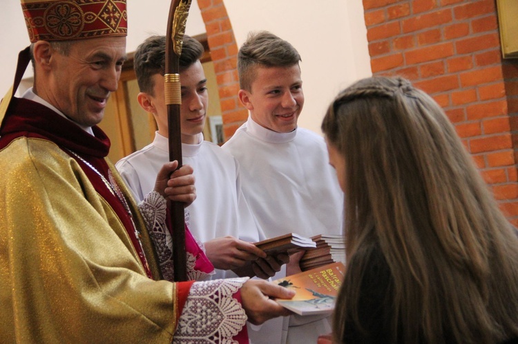 Bierzmowanie w kościele św. Stanisława Kostki w Tarnowie