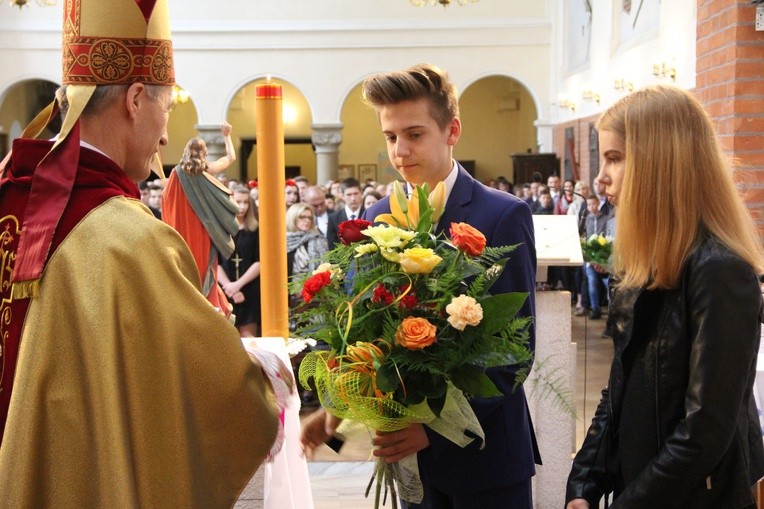 Bierzmowanie w kościele św. Stanisława Kostki w Tarnowie