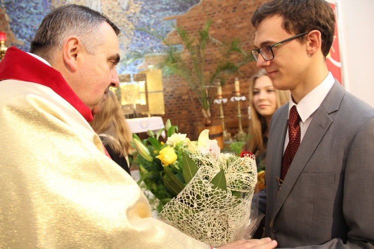 Bierzmowanie w kościele św. Stanisława Kostki w Tarnowie