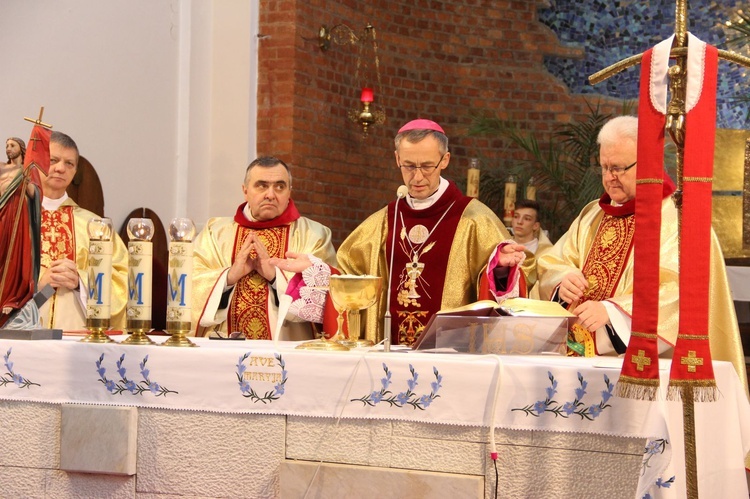 Bierzmowanie w kościele św. Stanisława Kostki w Tarnowie