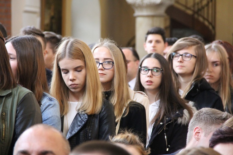 Bierzmowanie w kościele św. Stanisława Kostki w Tarnowie