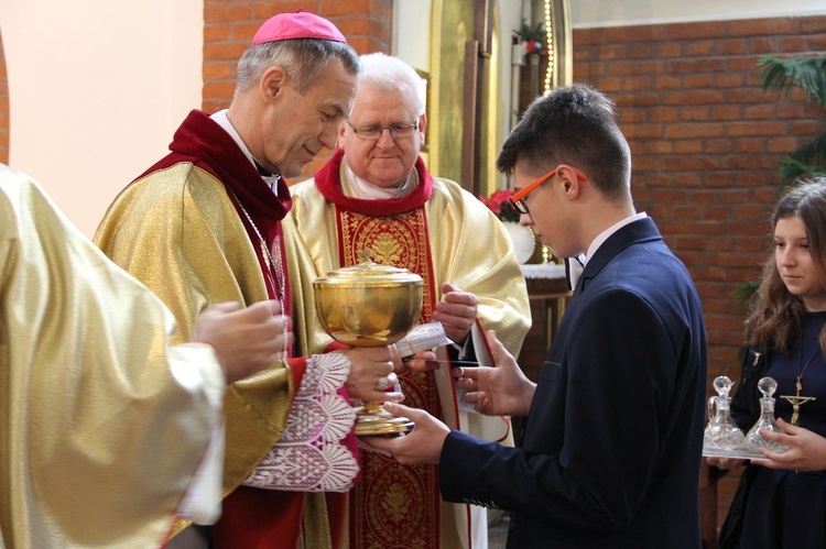 Bierzmowanie w kościele św. Stanisława Kostki w Tarnowie