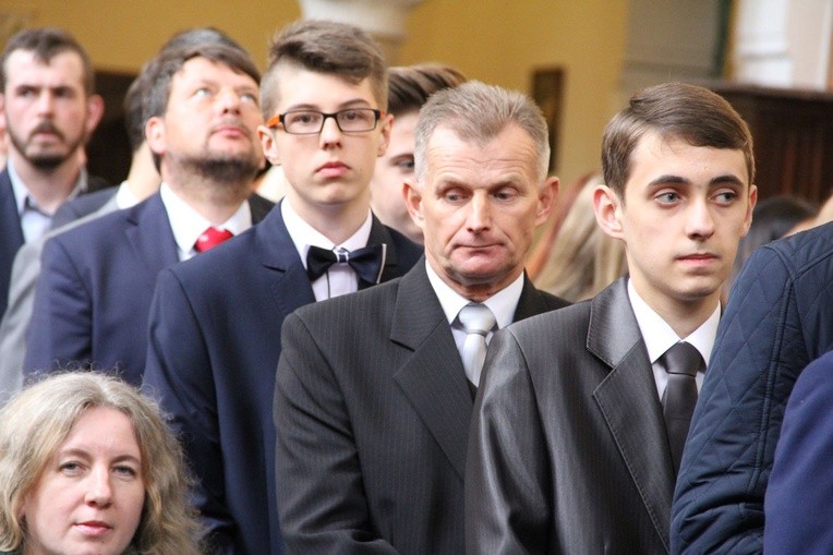Bierzmowanie w kościele św. Stanisława Kostki w Tarnowie