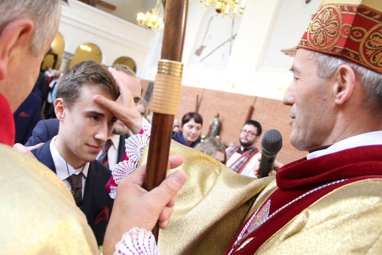 Bierzmowanie w kościele św. Stanisława Kostki w Tarnowie