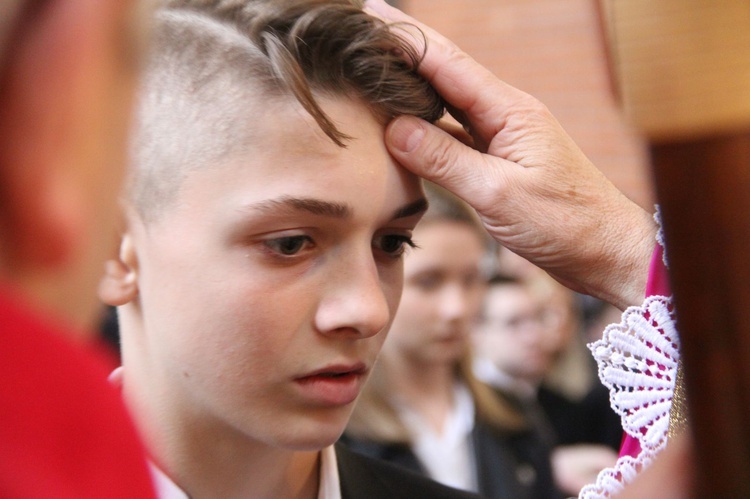 Bierzmowanie w kościele św. Stanisława Kostki w Tarnowie