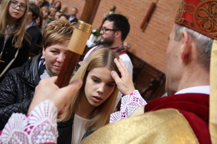 Bierzmowanie w kościele św. Stanisława Kostki w Tarnowie