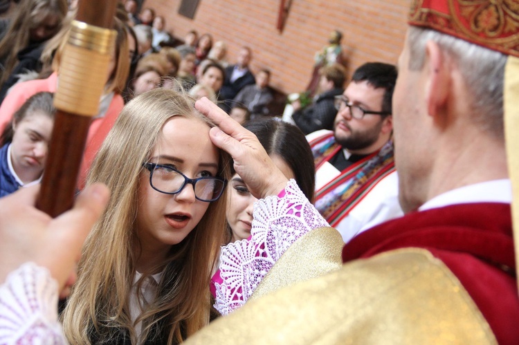 Bierzmowanie w kościele św. Stanisława Kostki w Tarnowie