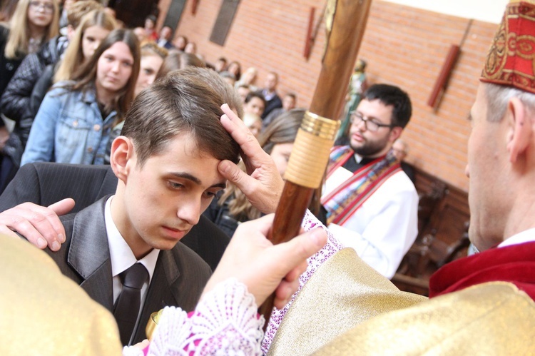 Bierzmowanie w kościele św. Stanisława Kostki w Tarnowie