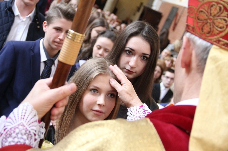 Bierzmowanie w kościele św. Stanisława Kostki w Tarnowie