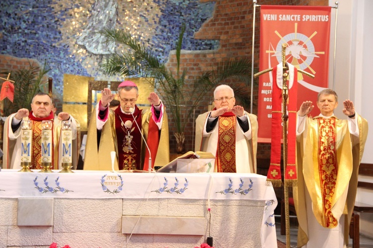 Bierzmowanie w kościele św. Stanisława Kostki w Tarnowie