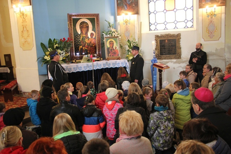 Powitanie ikony MB Częstochowskiej w Dzierzbicach